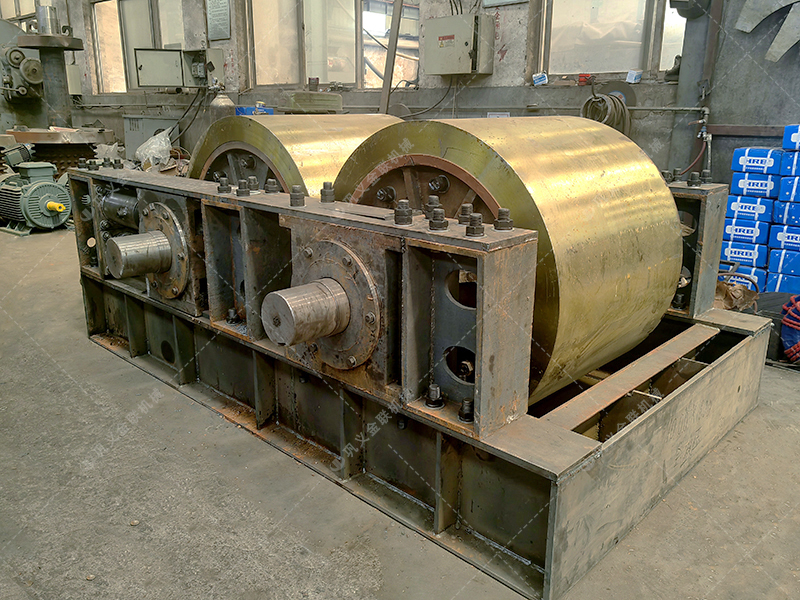 硅礦石對輥制砂機(jī)：180噸/時高效能，如何選擇實力廠家是關(guān)鍵