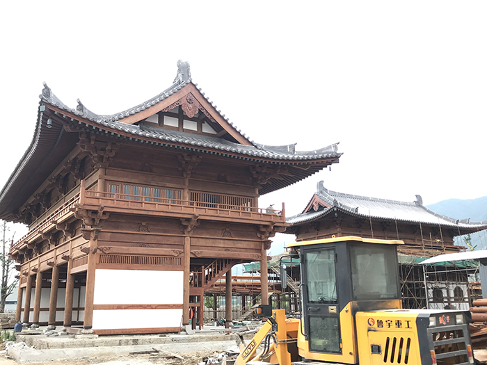 在古建筑設(shè)計中，如何通過布局與建筑空間的層次感營造獨特氛圍